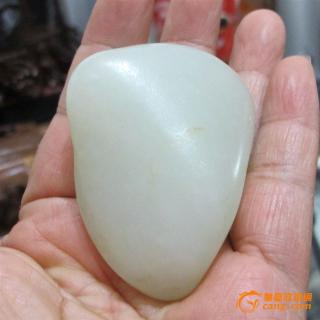 和田玉籽料原石白玉把件87.9克
