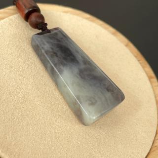 和田玉青海料烟紫紫白双色无事牌吊坠