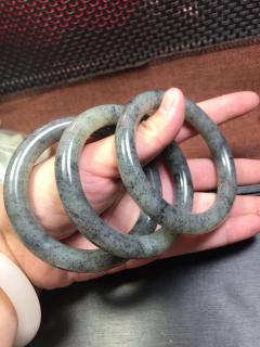 和田玉青花籽料点墨芝麻糊圆条手镯